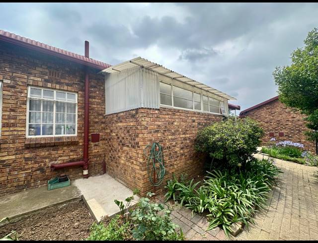 2 BEDROOM FREESTANDING FOR SALE IN SUNAIR PARK